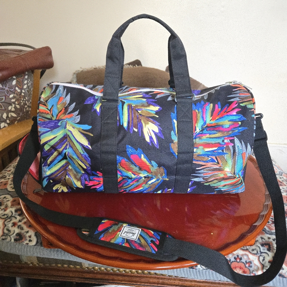 Herschel Novel Mid Volume Duffle Bag Removeable Strap Painted Multi Floral